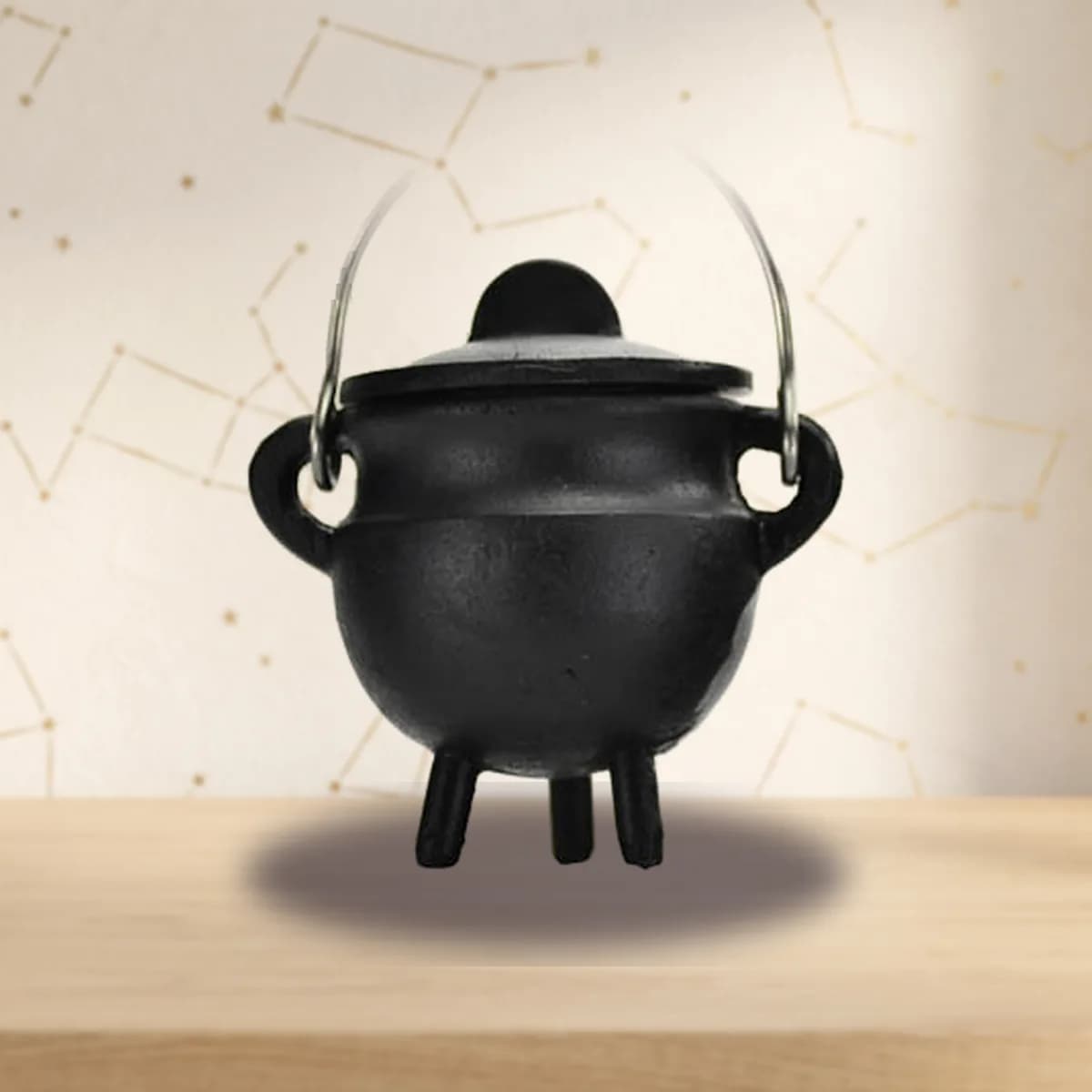 Plain cast iron cauldron w/ lid 2 3/4"